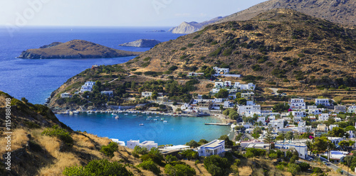 Fototapeta Naklejka Na Ścianę i Meble -  Pictorial view of Kini village and beach in Syros island. Greece
