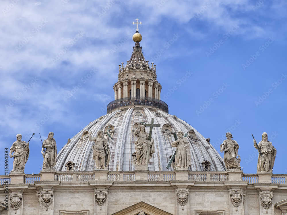 Cúpula de Basilica de San Pedro en el Vaticano Roma