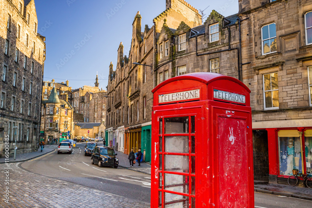 Street view of the historic Royal Mile, Edinburgh Street view of the historic Royal Mile, Edinburgh
