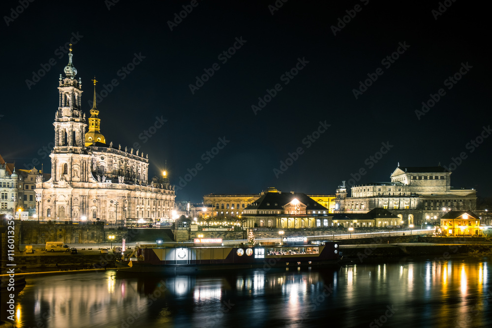 Dresden bei Nacht mit Semperoper