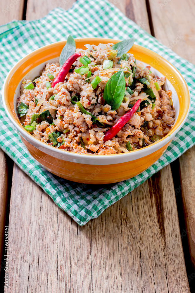 Spicy minced pork salad