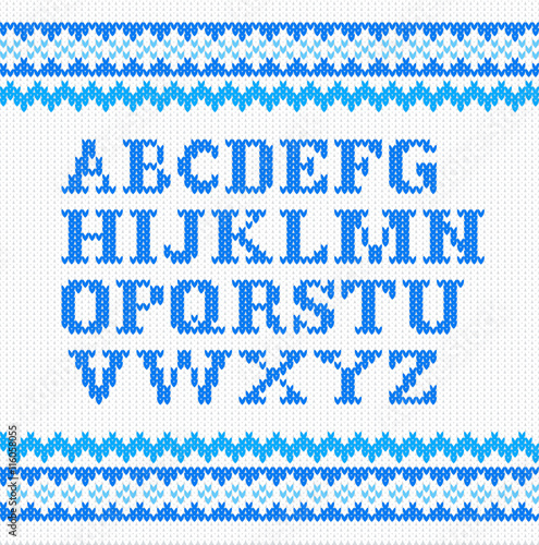 blaues gestricktes Alphabet auf weiß 