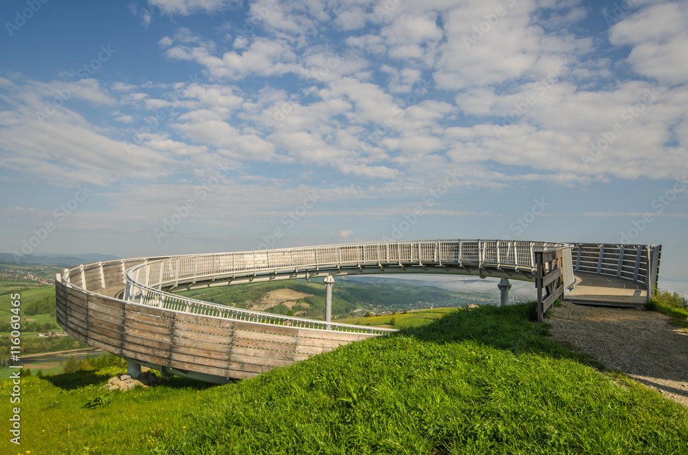 Platforma widokowa Wola Krogulecka -Barcice panorama na Rytro ,zamek i Dolinę Popradu 