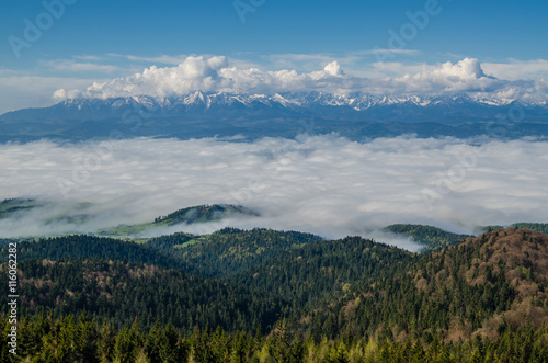Obraz na płótnie Gorce,Turbacz ,Lubań panorama na Tatry ,krzyż papieski na Lubaniu w salonie