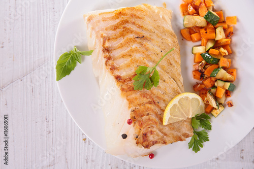 Photos fish fillet and vegetable