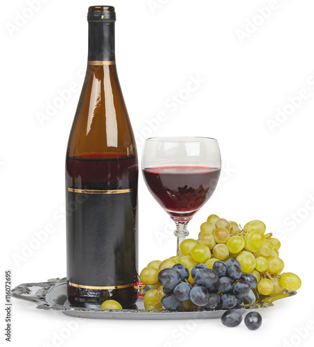 Fototapeta Naklejka Na Ścianę i Meble -  Still life - bottle of wine glass and grapes on white