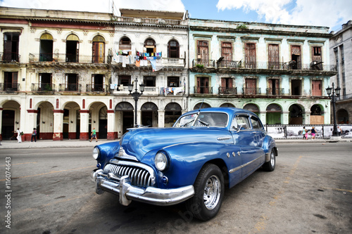 The car in Havana © simonovstas