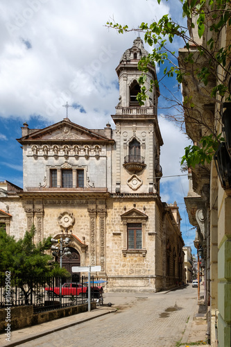 Old church and weathered buildings in Old Havana © kmiragaya
