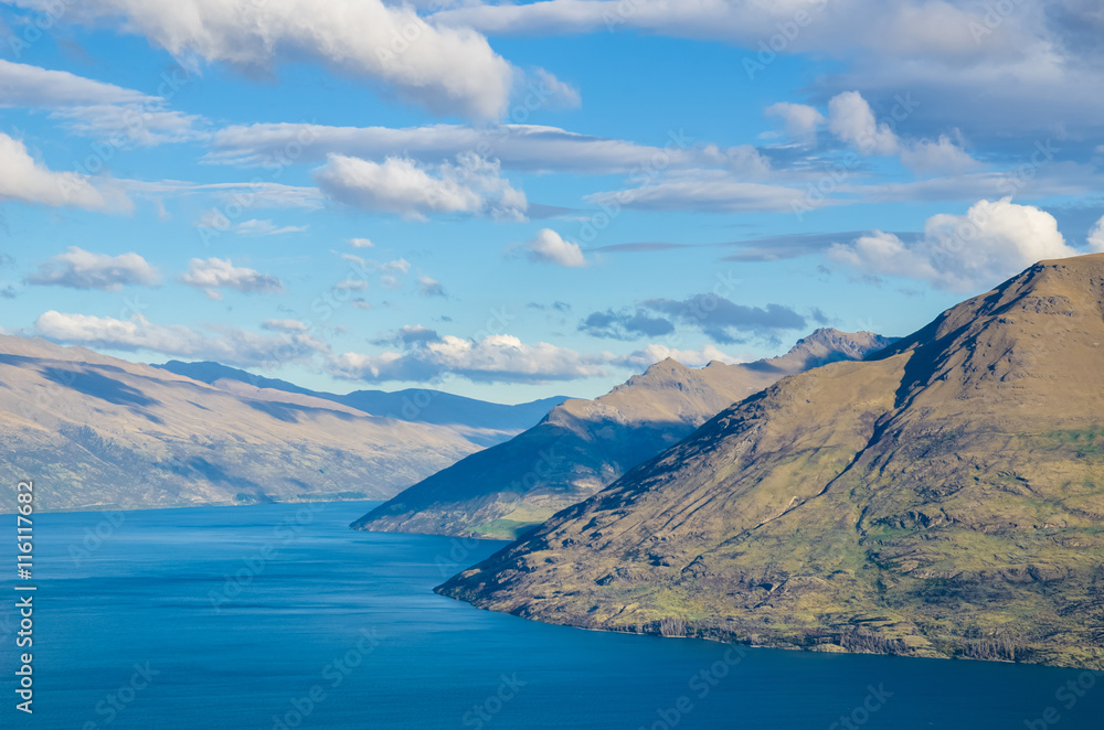 Fototapeta premium Beautiful landscape view from the Queenstown Skyline, New Zealand