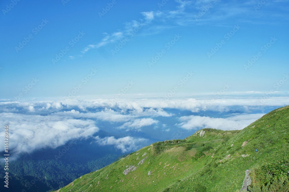 Fototapeta premium 空と雲と山
