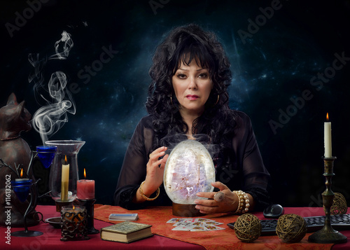 Obraz na płótnie Portrait of stunning crystal gazer