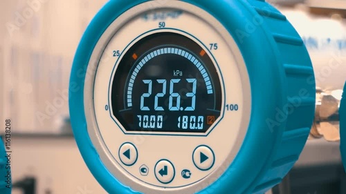Electronic manometer measures the pressure in the equipment circuit. Shot in motion