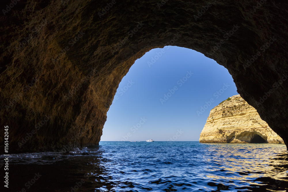 Fototapeta beautiful cave in the Algarve Portugal