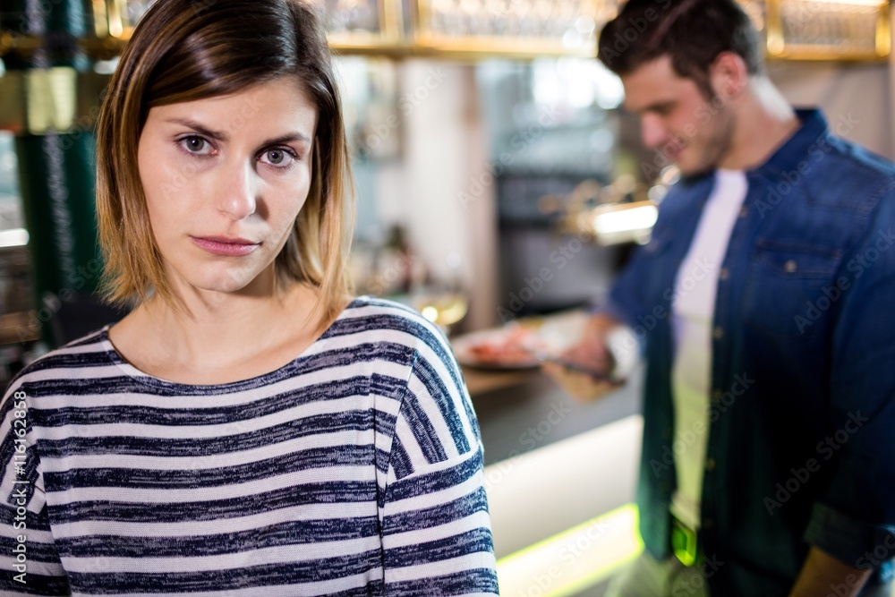 Φωτογραφία Upset woman with boyfriend in background