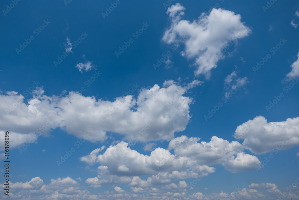 Obraz premium blue cloudy sky background