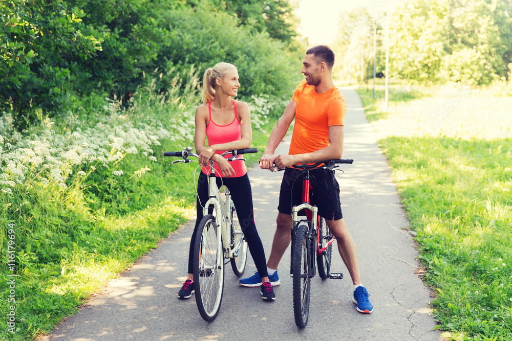 Fototapeta premium happy couple riding bicycle outdoors