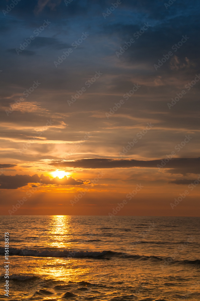 Fototapeta premium Majestic sunset over sea