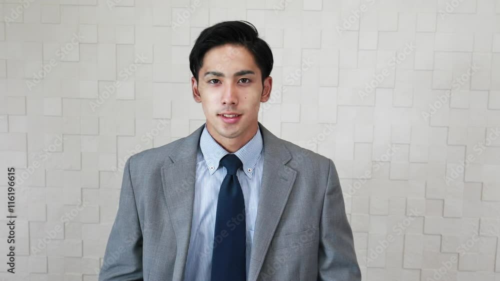 笑顔のビジネスマン