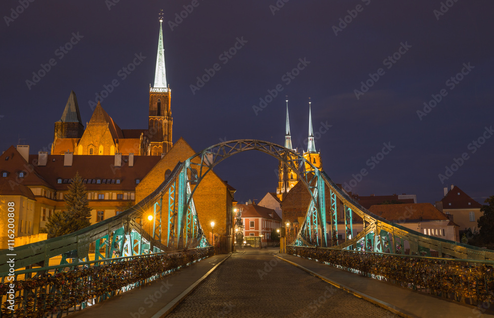 Wroclaw nocą / Most prowadzący do dzielnicy Ostrów Tumski - obrazy, fototapety, plakaty 