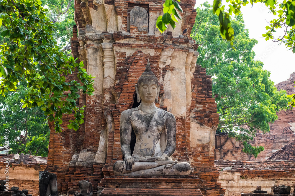 Temple buddha statue pagoda ancient ruins at wat phra mahathat,  ayutthaya, thailand