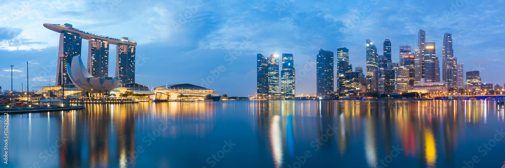 Naklejka premium Singapore Central Business District at Dusk.