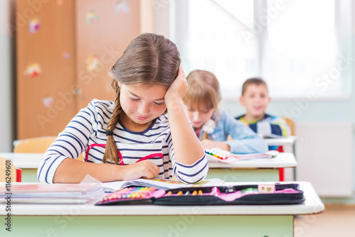Obraz na plátně Children of the school bench