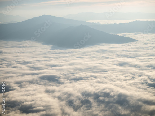 Sea of mist at Doi Pha Tang, Chiangrai , Thailand © Sunday Stock