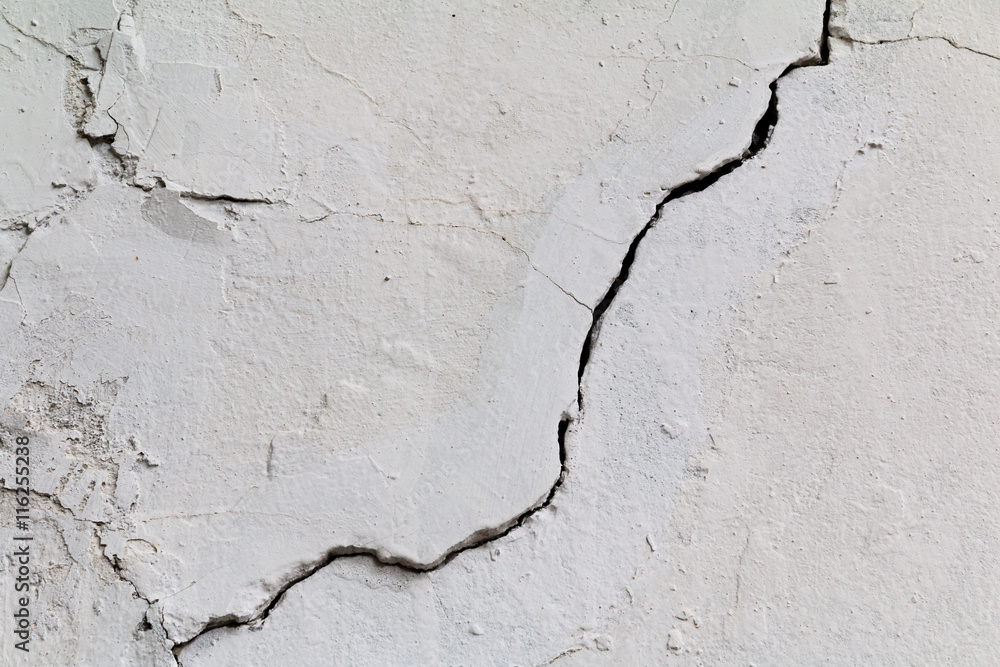 Obraz premium Crack. Texture of old painted white plaster. Cracked wall.