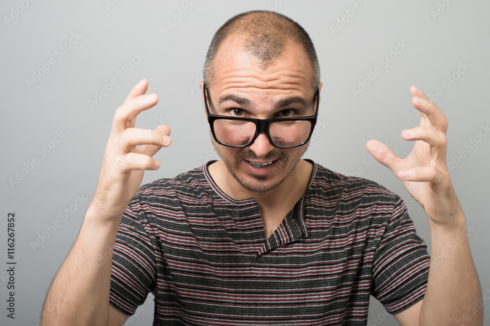 Naklejka premium emotional man in glasses