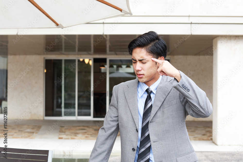 苦悩するビジネスマン