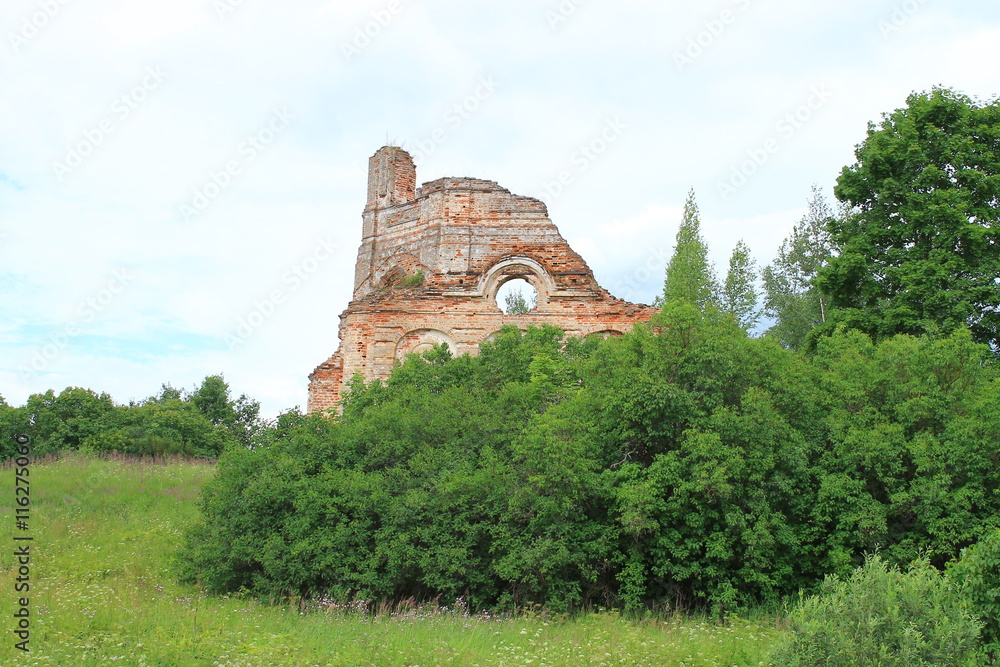 Руины православной церкви