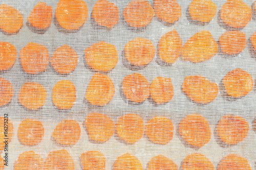 Приготовление кураги - половинки абрикос 