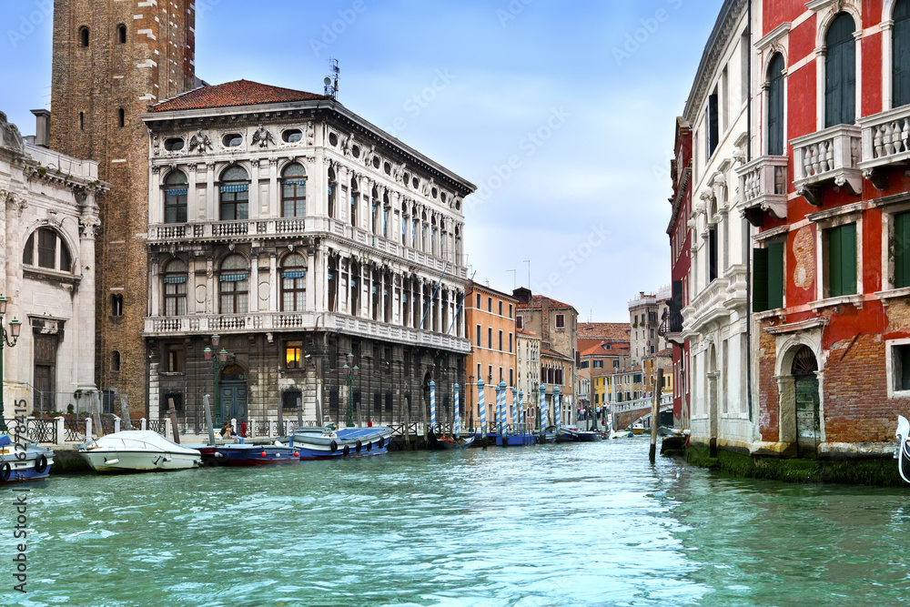 Naklejka premium Venice. Italy. Bright ancient buildings ashore Canal Grande..