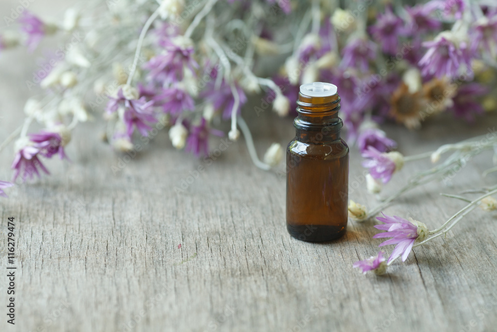 Helichrysum essential oil container Helichrysum essential oil container