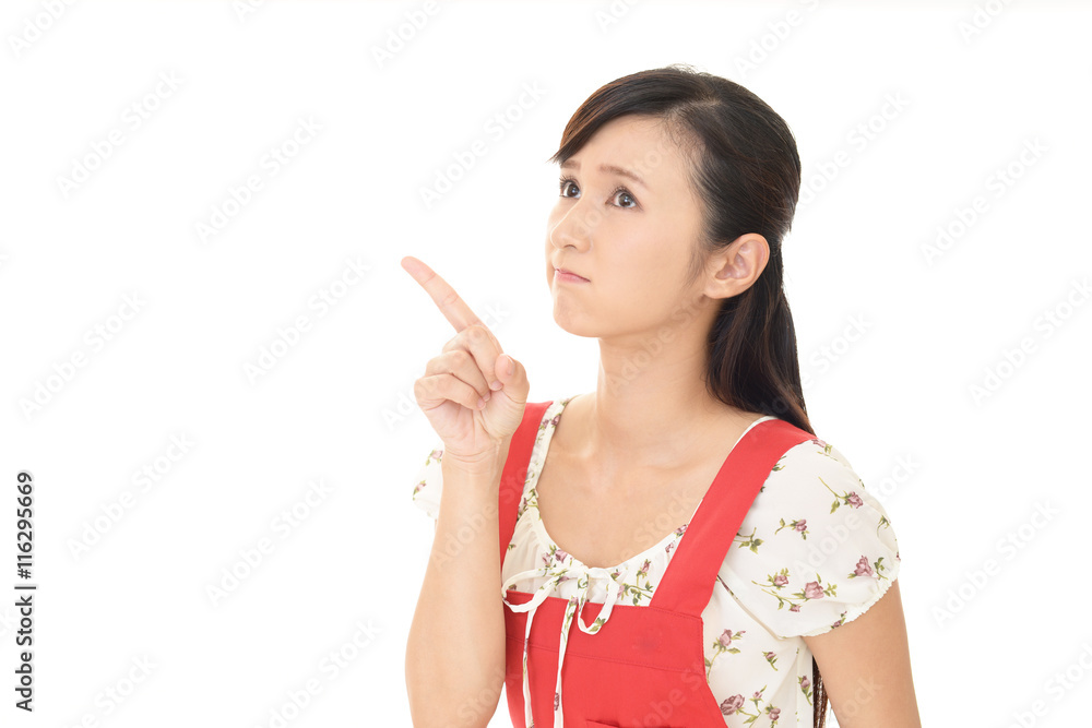 怒った表情の主婦