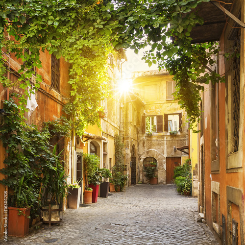 Widok starej ulicy w Trastevere w Rzymie