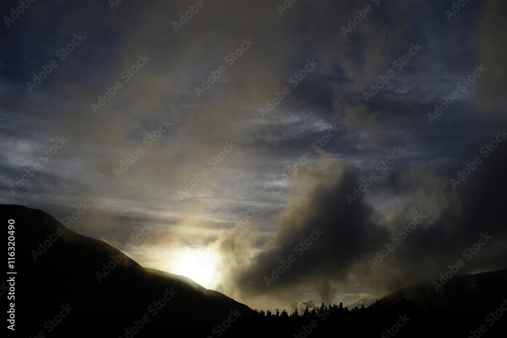 鷲羽岳 三俣山荘 キャンプ場 山小屋 日暮れ 夕方 日没 夕焼け 月 鷲羽岳 三俣山荘 キャンプ場 山小屋 日暮れ 夕方 日没 夕焼け 月