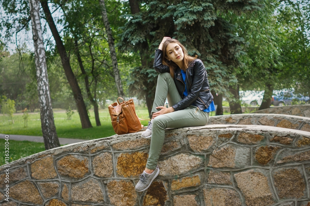 Fototapeta premium Girl sitting in the park