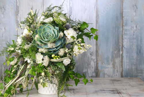 Billede på lærred Floral arrangement with succulent, freesia and moss.