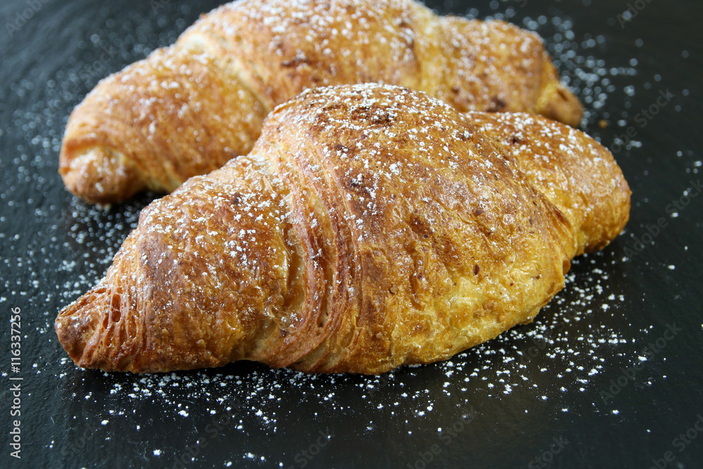Spannende Nuss Nougat Croissant Fotos