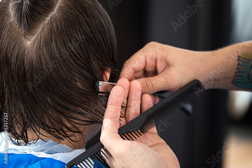 Ścinanie włosów brzytwą, cięcie włosów brzytwą