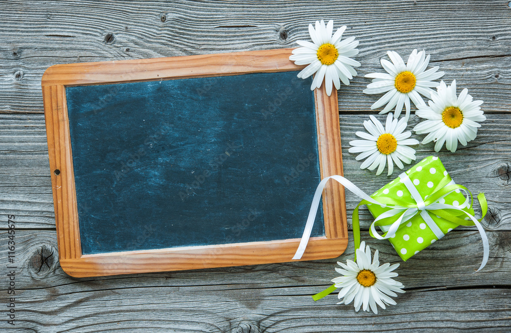 Daisy flowers on wooden background Stock-Foto | Adobe Stock