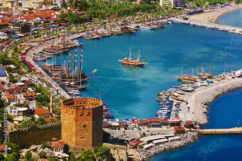 Obraz na płótnie Turkey. Alanya. Aerial view from the Citadel of Alanya on the Red Tower (Kizil Kule) and marina w salonie