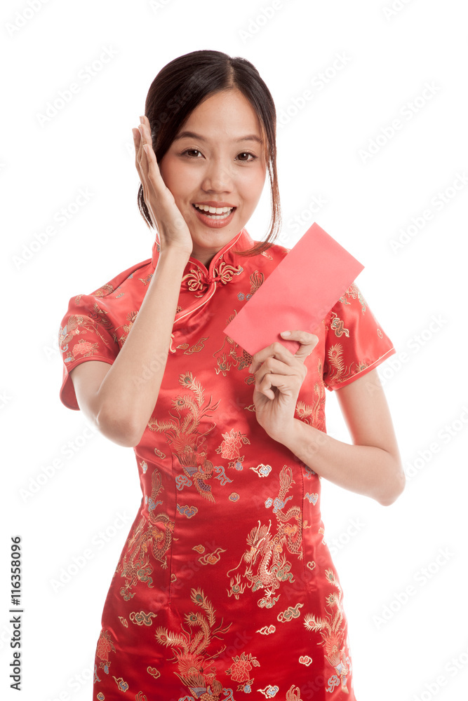 asian-girl-in-chinese-cheongsam-dress-with-red-envelope-isolated-on