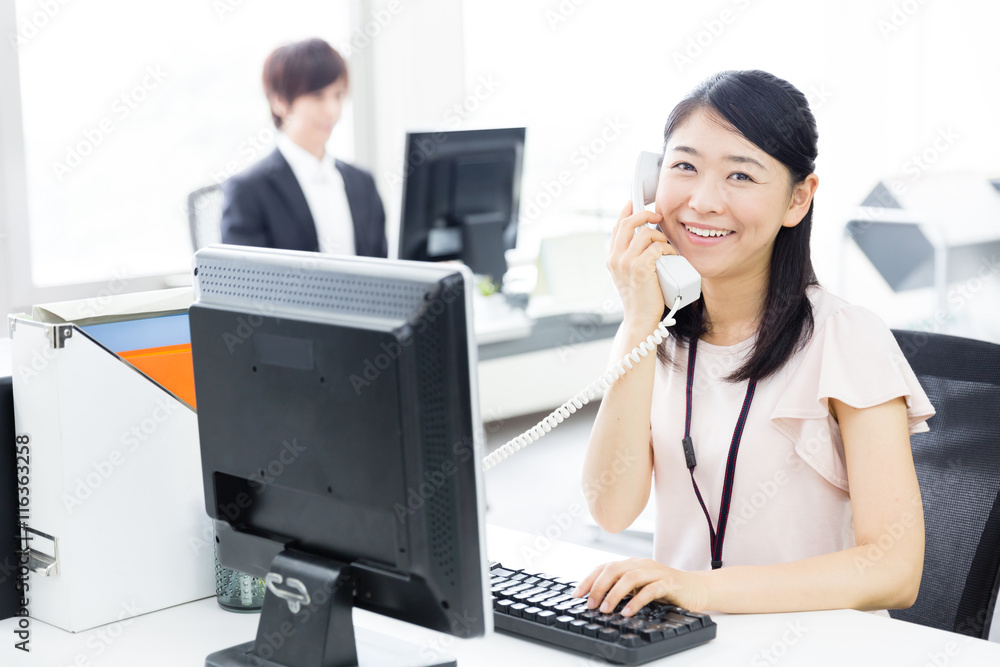 asian businesspeople in the office asian businesspeople in the office