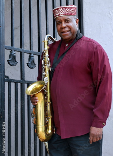 Canvas Print African american jazz saxophone player with his horn outdoors.
