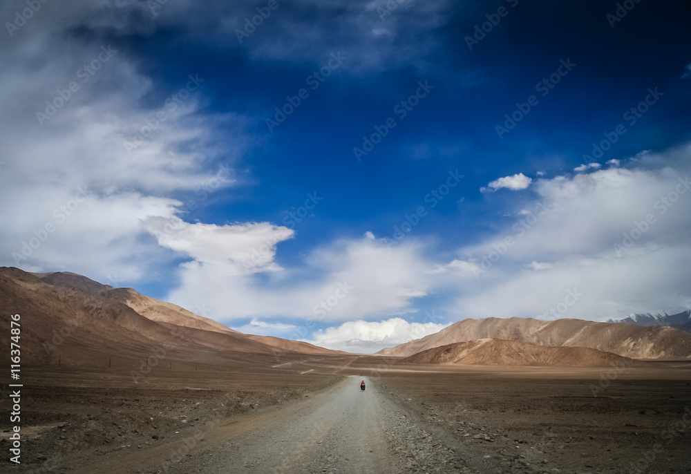 Cycling on tibetan plateau