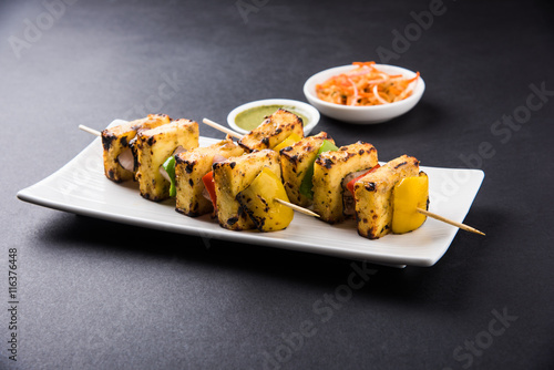 Fényképezés Paneer Tikka Kabab - Tandoori Indian cheese skewers, malai paneer tikka / malai