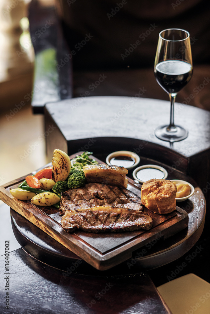 traditional british english sunday roast beef with vegetables cl traditional british english sunday roast beef with vegetables cl