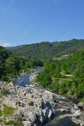 Flusslauf der Eyrieux in der Ardeche photo